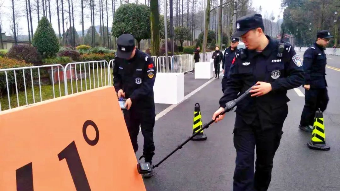 成都马拉松补给接地气_马拉松比赛成都_成都双遗马拉松
