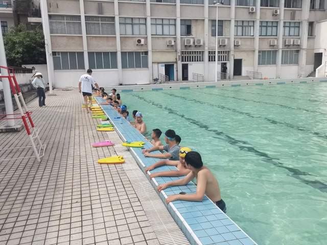 游泳技巧们孩子能学会吗_孩子们的游泳技巧_游泳技巧们孩子学什么