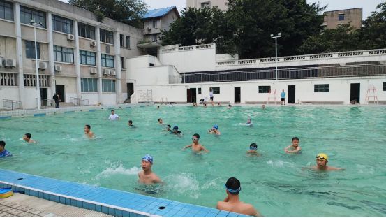 孩子们的游泳技巧_游泳技巧们孩子学什么_游泳技巧们孩子能学会吗