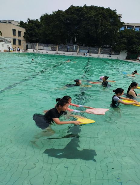 孩子们的游泳技巧_游泳技巧们孩子学什么_游泳技巧们孩子能学会吗