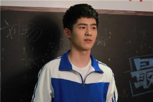 被评为95后演技最好的明星，刘昊然健身游泳了解一下？