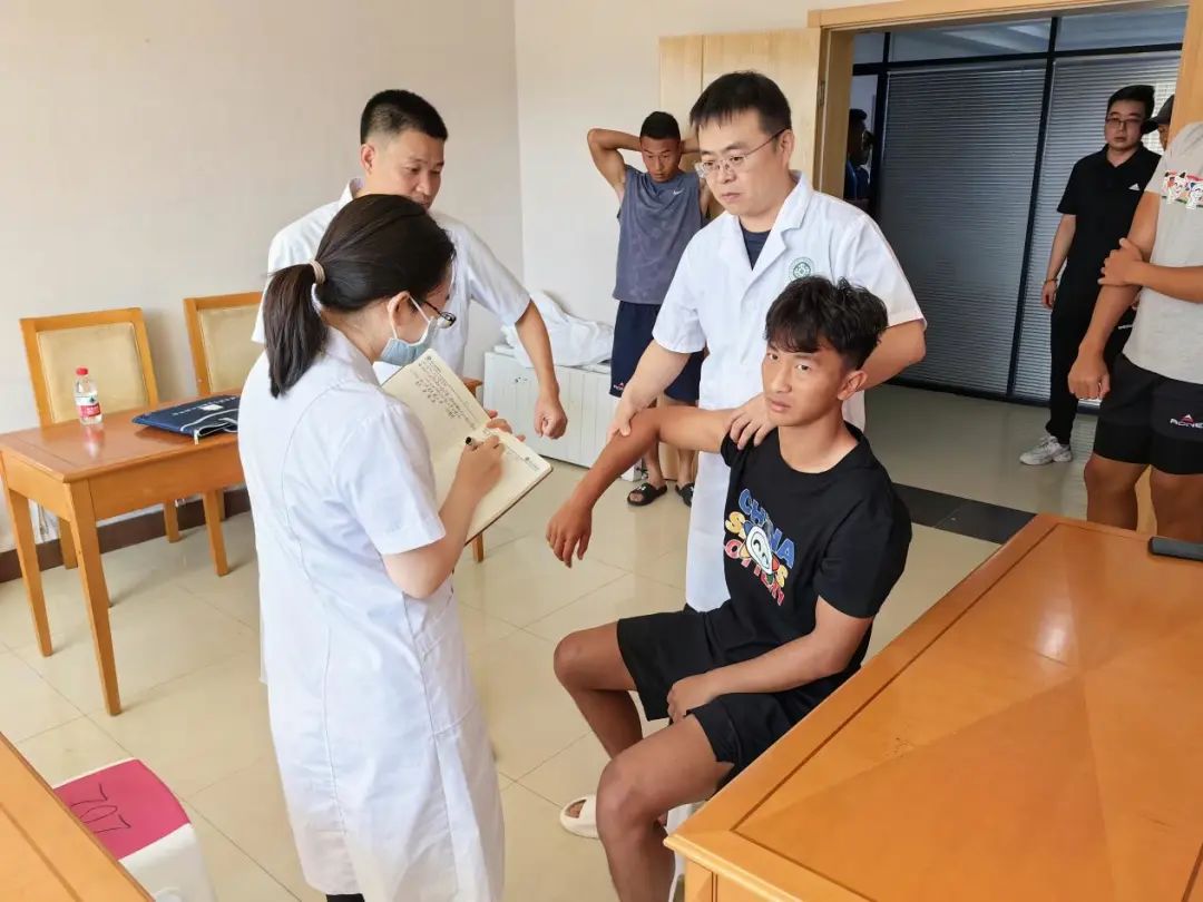橄榄球运动_橄榄球运动员_橄榄球运动员强壮程度